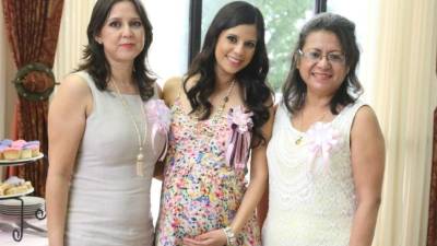 Gracia Vásquez, Gracia María e Iris Martínez.