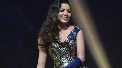 Miss Honduras Vanessa Villars brilló en un vestido diseñado por Alonso Máximo durante el desfile de trajes típicos de Miss Universo 2018.