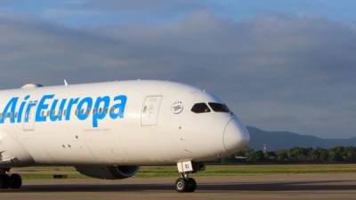 La empresa Air Europa comenzó operaciones el 27 de abril de 2017.