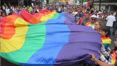 La comunidad homosexual realiza marchas para exigir el respeto a sus derechos.