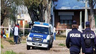Las autoridades policiales llegaron hasta el lugar de la escena.