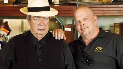 Richard y su hijo, Rick Harrison. Foto redes.