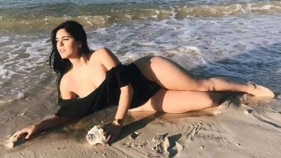 Las celebridades mexicanas Zelma Cherem y Thelma Salinas disfrutaron del verano en Roatán, Islas de la Bahía esta Semana Santa 2019.