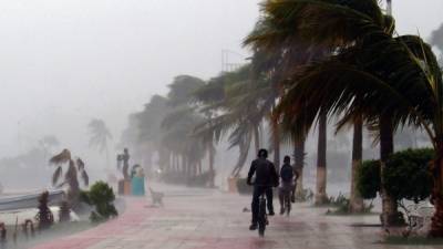 Al menos 14,000 turistas se encontraban en Los Cabos cuando el huracán tocó tierra el martes.