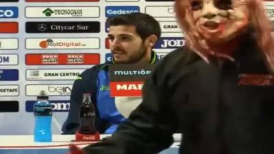 El entrandor del Getafe, Víctor Rodríguez, tuvo que retirarse de la conferencia.