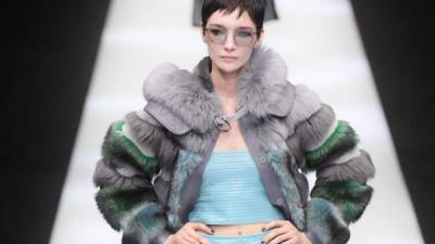 Abrigo de la colección Fall-Winter 2018 de Giorgio Armani. Fotos AFP