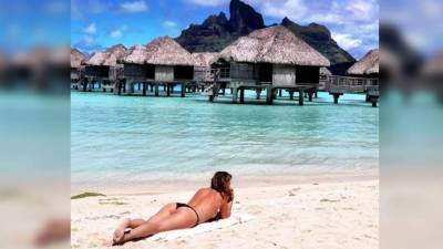 Daisy Fuentes compartió una foto en topless en Instagram. La expareja de Luis Miguel está ahora felizmente casada con el cantante Richard Marx y presume en sus redes sociales el cuerpazo que tiene a sus 45 años. Fotos: Instagram