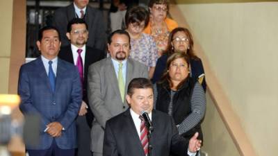 El diputado José Alfredo Saavedra junto a los parlamentarios y representantes de la Maccih.