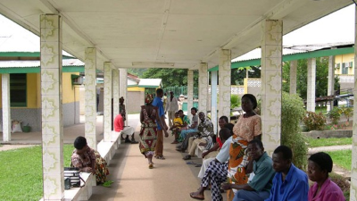 Los pacientes de los hospitales han denunciado los altos cobros en los centros asistenciales.