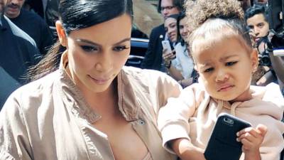 Kim Kardashian con su hija North West.