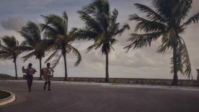 Los cubanos se preparaban la tarde del viernes para recibir a Irma. El huracán ya pasa sobre la isla.