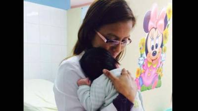 El jefe de asesoría legal del HEU, Julio Meléndez, explicó que a partir de su salida del hospital, el menor queda bajo la custodia y cuidado de la Dinaf.