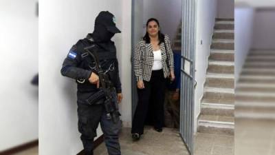 Rosa Elena Bonilla de Lobo fue investigada en dos cuentas que registró la Unidad Financiera del Ministerio Público, una del Despacho de la Primera Dama y otra de su cuenta personal.