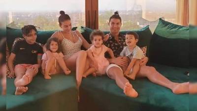 Georgina y Cristiano junto a sus retoños.