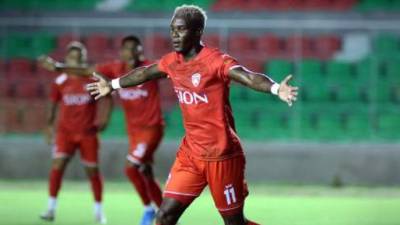 A pesar de la derrota, que dejó al borde de la eliminación al Royal Pari (1-4), Castillo sumó un hito histórico para el fútbol de Honduras.