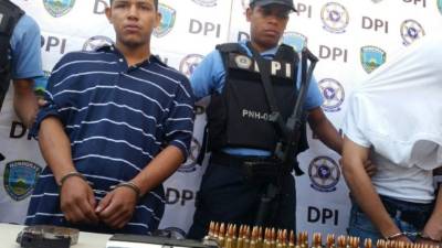 Los detenidos Marvin Alexis Laínez Barrientos y un menor de edad.