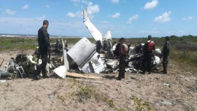 Imagen de la avioneta encontrada esta mañana en la barra de Chamelecón, zona de Bajamar.