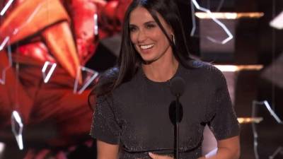 Demi Moore fue invitada especial en el Comedy Central Roasts.