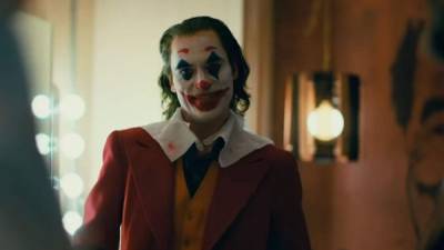 Joaquin Phoenix interpreta a Arthur Fleck quien se convierte en el villano 'Joker' (Guasón).