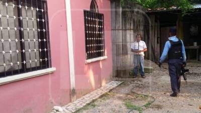 Las autoridades llegaron a la escena del crimen para resguardar la escena del crimen.