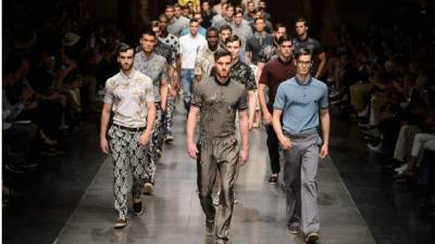 La Semana de la Moda en Milán ha sido el marco para que grandes diseñadores como Dolce & Gabanna presenten sus colecciones masculinas y femeninas para la Primavera-Verano 2016.
