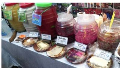 Baleadas, tamales y tamalitos de elote se venden como pan caliente en la Feria de la Cultura.