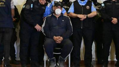 Juan Carlos Bonilla siendo presentado por las autoridades hondureñas tras su aprehensión.