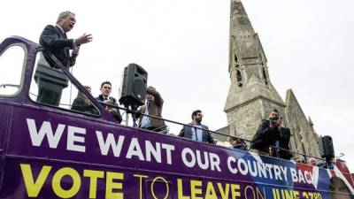 Nigel Farage (izquierda), líder del Partido de la Independencia del Reino Unido y de la campaña para salir de la Unión Europea.
