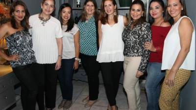 Roxana Díaz, Ruth Marie Sabillón, Sofía Bustillo, Natalia Kafati, Gigi Membreño, Dulce Mejía, Carol Quin y Gloria Zelaya.