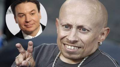 Verne Troyer interpretó a 'Mini me' en las cintas de Austin Power, protagonizadas por Mike Myers.// Fotos collage archivo.