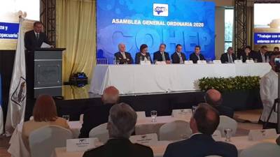 Momento en que Juan Carlos Sikaffy brindaba su discurso en la asamblea empresarial.