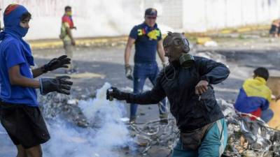 El conflcito en Venezuela mantiene en incertudumbre a sus pobladores.