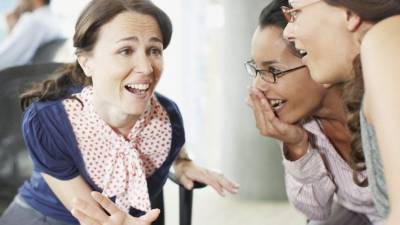 La dependencia en el chisme puede minar la fuerza que se requiere para participar en una vida social compleja.