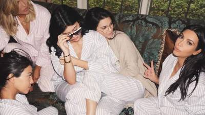 Kim Kardashian celebró el baby shower de su segundo hijo y qué mejor forma de hacerlo que junto a sus célebres hermanas en una fiesta de pijamas.