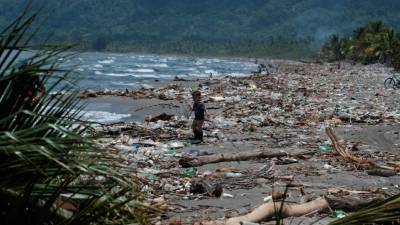 Las barras del Motagua y Cuyamel siguen recibiendo basura de Guatemala.