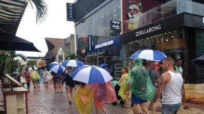 El huracán Héctor continúa avanzando por el Pacífico y por su lejanía de las costas mexicanas no afecta al territorio. EFE/Archivo