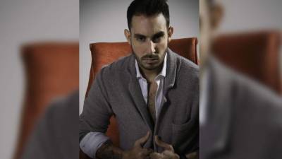 Abelardo Enrique Bobadilla Rosa es cantante capitalino.