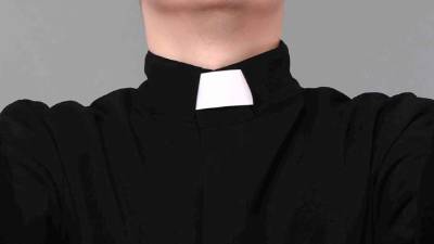 El párroco dejó un largo mensaje para reprender a la menor de edad, que había indicado a la policía que un norteafricano la había violado en una plaza de la ciudad mientras estaba borracha. // Foto ilustrativa stock.