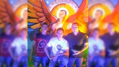 Gabriel, Enoc Y Jefry Daniel disfrutan pintando, cada quien a su estilo.