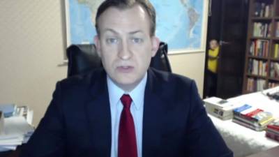 Los bebés del profesor Kelly se roban el show en medio de una entrevista en vivo.