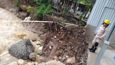 Bomberos inspeccionando el casco urbano de Copán Ruinas.
