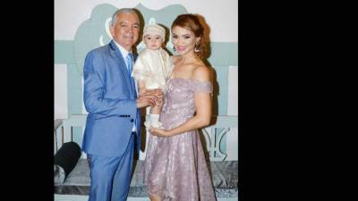 Isidro Rodríguez, el pequeño Isidro José Rodríguez Banegas y Cinthia Banegas.