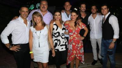 Omar Germenos, Fernando Fiore, Fernando del Rincón, José Ron, Xavier y Danilo Carrera con Mariella Ferreccio, Maity Interiano y Jullye Giliberti.