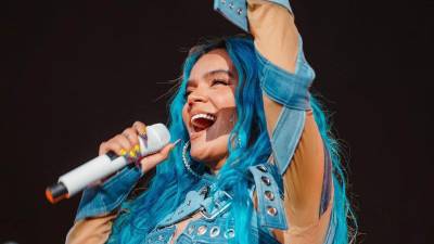 Las redes sociales, sin embargo, se han hecho eco del reclamo que hiciera la artista por el aparente uso de gas lacrimógeno en el control del concierto.