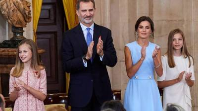 Las hijas del rey Felipe y la reina Letizia de España ya son todo unas adolescentes y sus presentaciones oficiales dan prueba de ello.