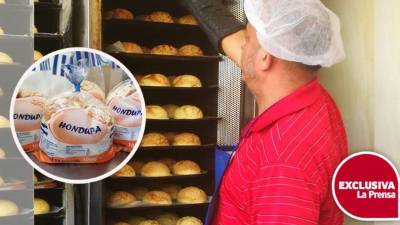 Uno de los trabajadores de Hondupa mientras saca del horno las deliciosas semitas.