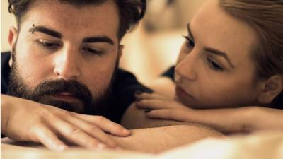 Una mente saturada de preocupaciones y estrés, ocasiona escasa relajación y una mala respuesta sexual. Foto Istock