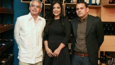 Carlos Villeda, Karen Mármol y Leo Solano.