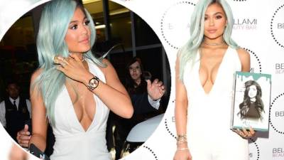 Kylie Jenner con su nuevo color de cabello.