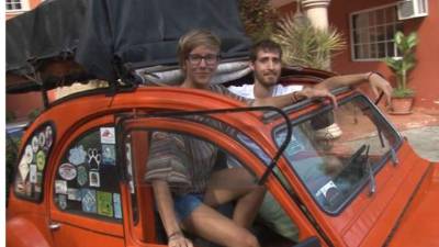 Nicolás Pinery y Lucía Fernández, han decidido recorrer toda América Latina en su vehículo Citroën del 74.